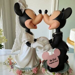 NEW Disney Mickey and Minnie Mouse Bride and Groom Kissing Bobble Heads